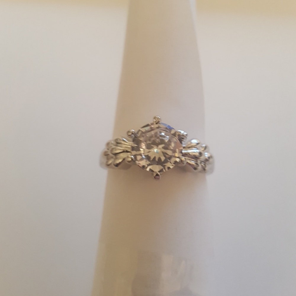 Silver Round Solitaire Promise Ring 7.5 - Picture 4 of 8